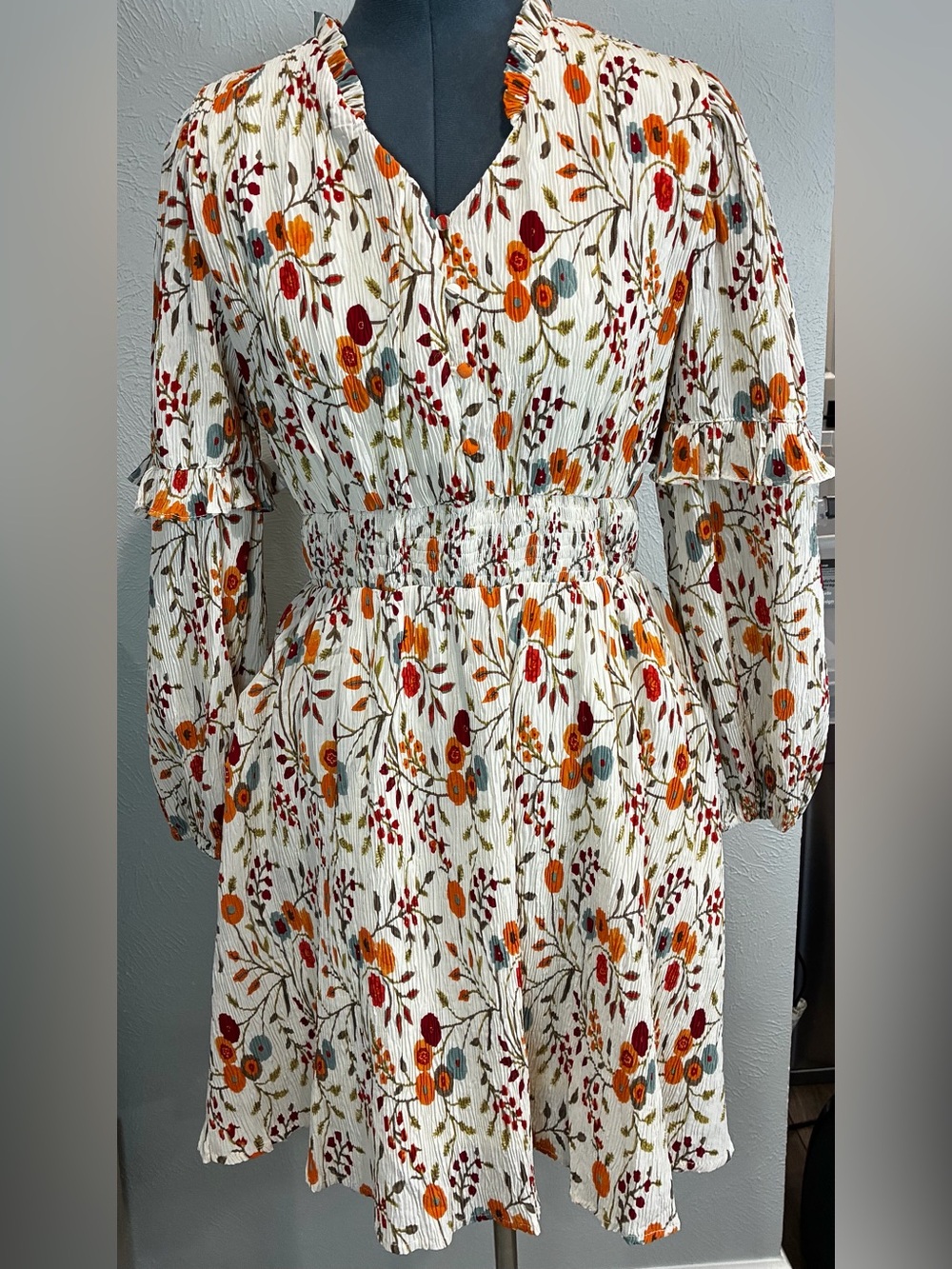 Women’s Boutique Brand Cream Floral Long Sleeve Smocked Waist Dress - size S